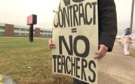 Illinois students out of school for weeks as teachers strike